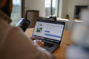 Choosing online content marketing
